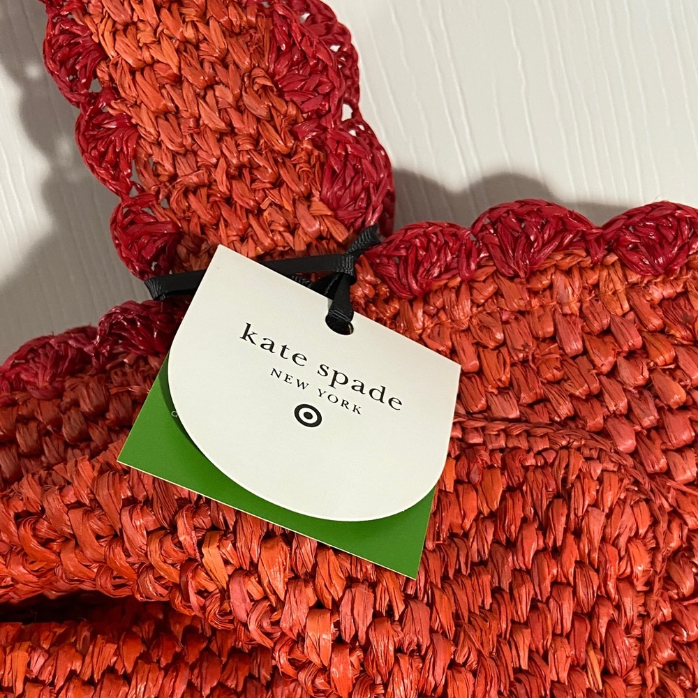 Chic Red Woven Tote Bag - Picture 4 of 11